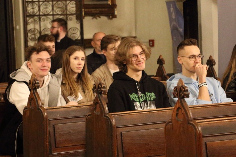 Młodzi u św. Wojciecha