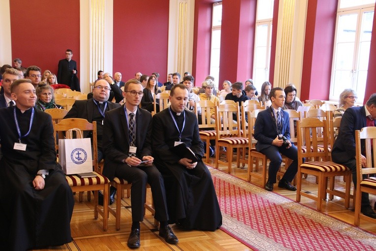 Sympozjum WSD. Obrady na Sali Biskupów
