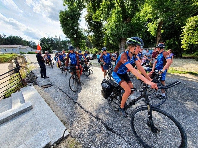 Powitanie rowerzystów NINIWA Team w Kokotku