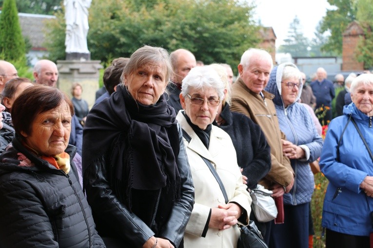 Stara Wrona. Uroczystości pogrzebowe ks. kan. Wawrzyńca Ulanowskiego