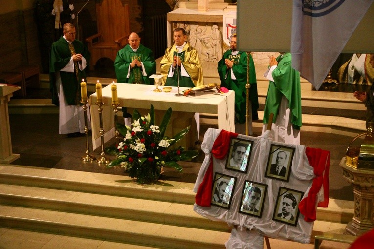 Odsłonięcie obelisku gliwickich cichociemnych