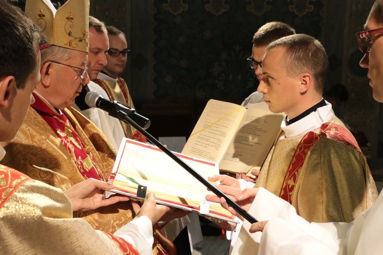 Święcenia diakonatu