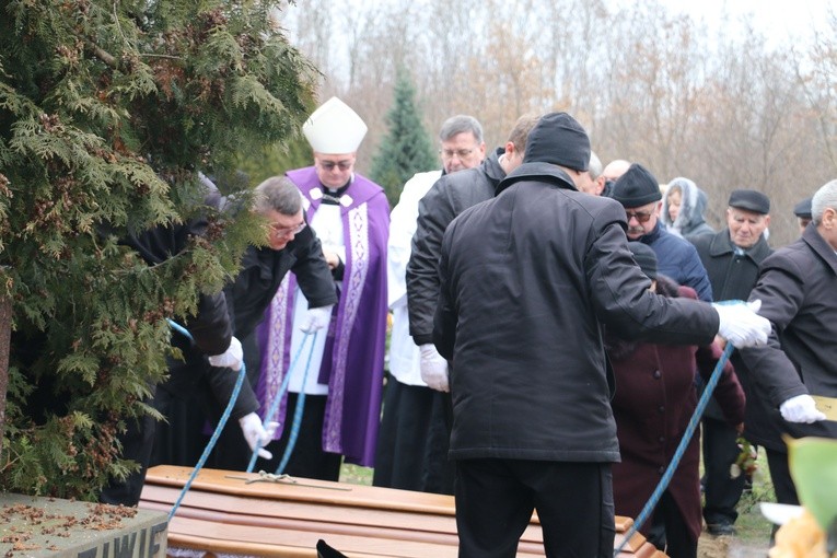 Płock - Radziwie. Pogrzeb ks. kan. Zygmunta Karpa
