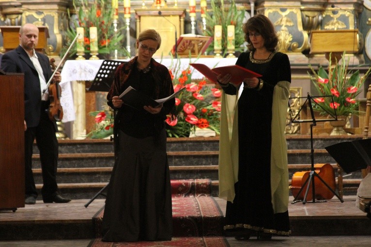 Gotycko-barokowe wnętrze ciechanowskiego klasztoru wypełniła muzyka sakralna