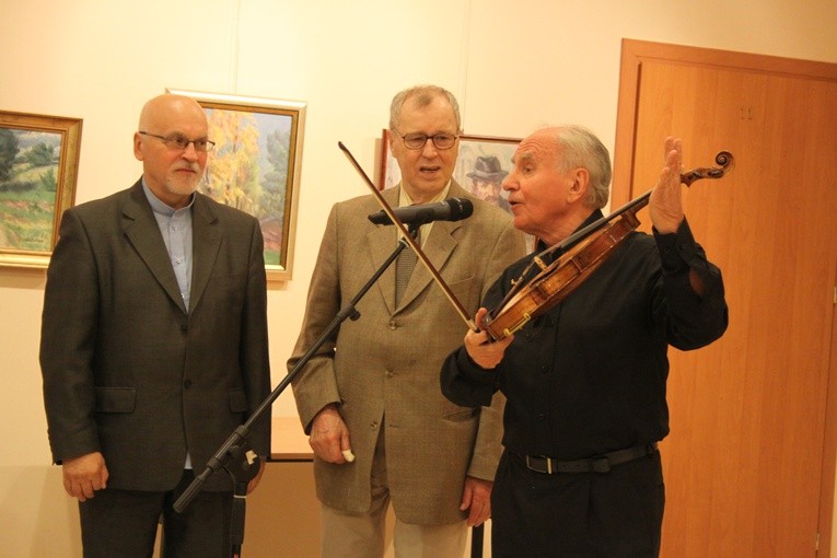 Wystawa trzech artystów w Opinogórze