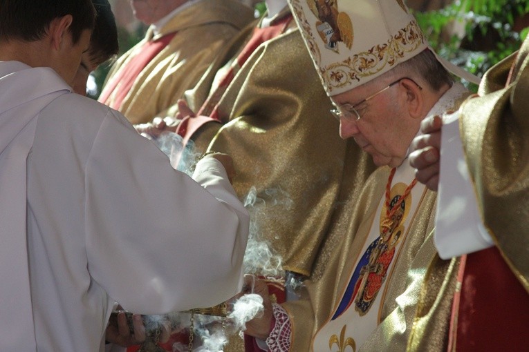 Pomnik bł. ks. J. Popiełuszki w Mławie