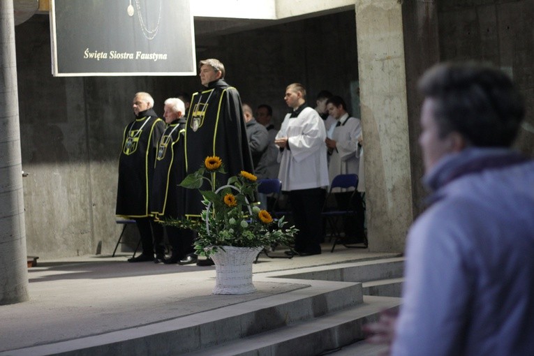 Płock. Pierwsza Msza św. w budowanym sanktuarium Bożego Miłosierdzia