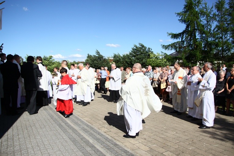 Poświęcenie kościoła w Nowym Chechle