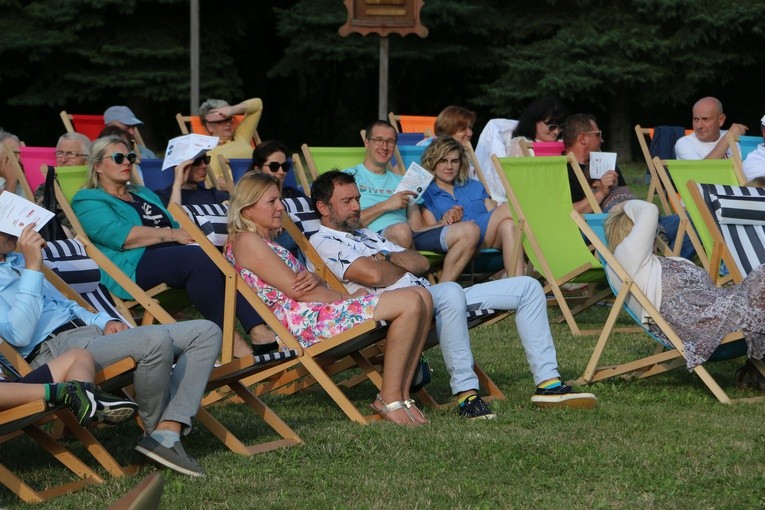 Czerwińsk n. Wisłą. Koncert plenerowy w przyklasztornych ogrodach