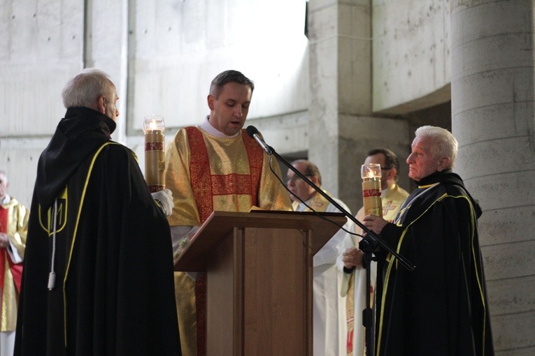 Płock. Pierwsza Msza św. w budowanym sanktuarium Bożego Miłosierdzia