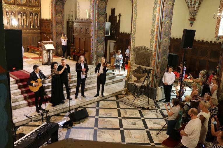 Ciechanów. Koncert papieski w farze