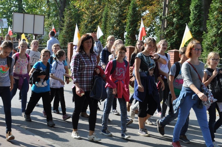 Pielgrzymka dzieci do Rostkowa - 3