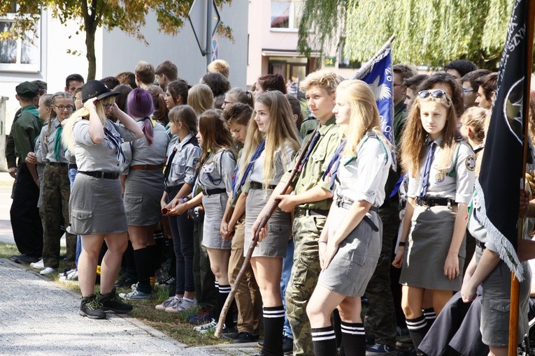 Odsłonięcie tablicy zamordowanych harcerzy w Lublińcu
