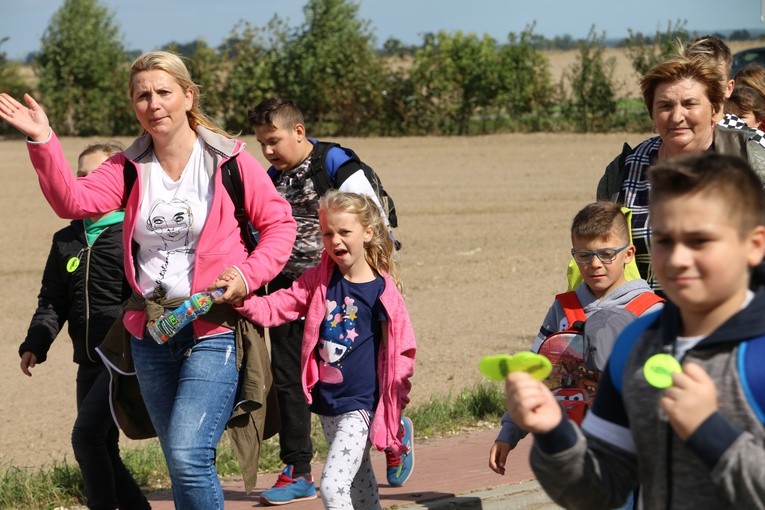 Rostkowo. Pielgrzymka dzieci (część II)