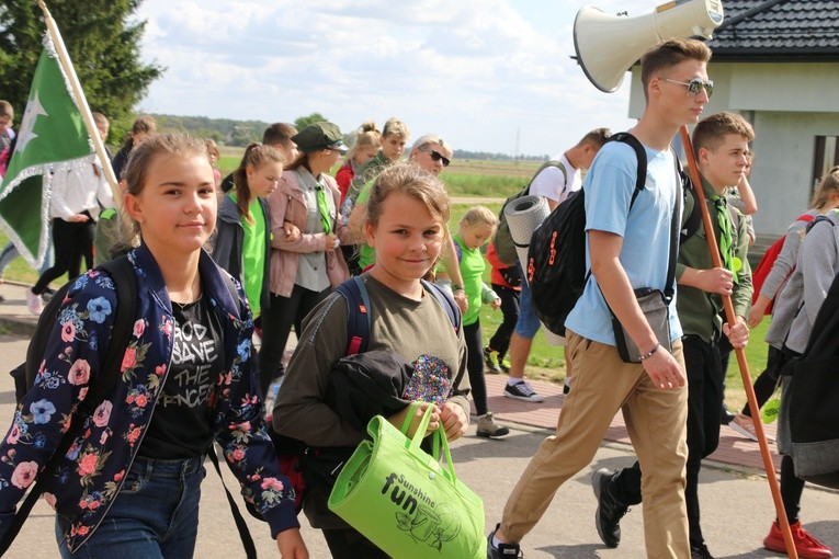 Rostkowo. Pielgrzymka dzieci (część I)