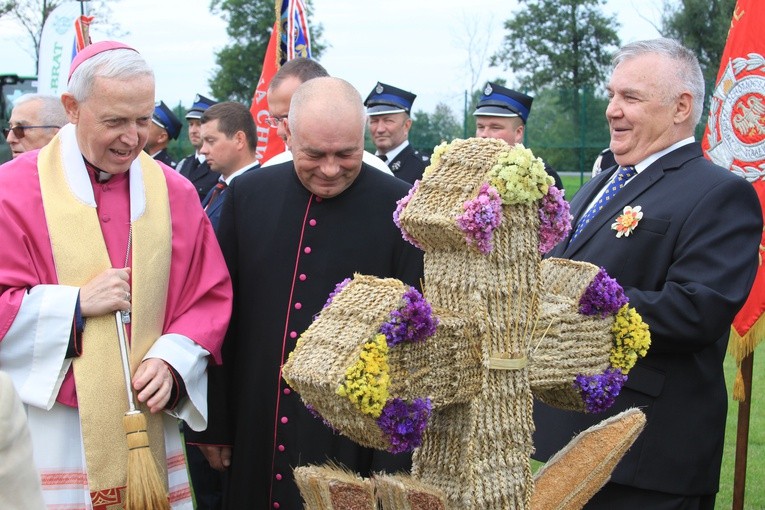 Karniewo. Dożynki diecezjalne cz. 1