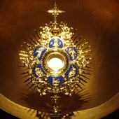Świętokradztwo w katolickiej katedrze