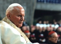 Polacy na mszy przy grobie św. Jana Pawła II w 14. rocznicę jego śmierci