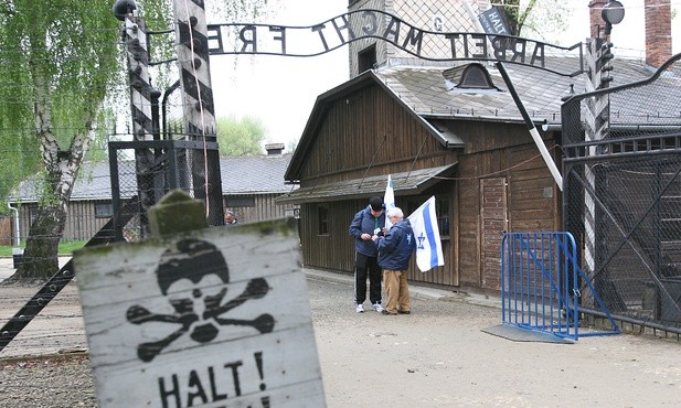 BBC zmieniła artykuł o Holokauście