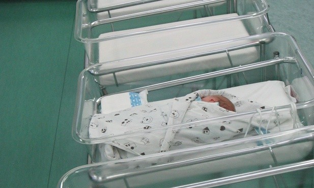 Spada liczba urodzeń we Francji. Prasa wieszczy koniec "francuskiego wyjątku"