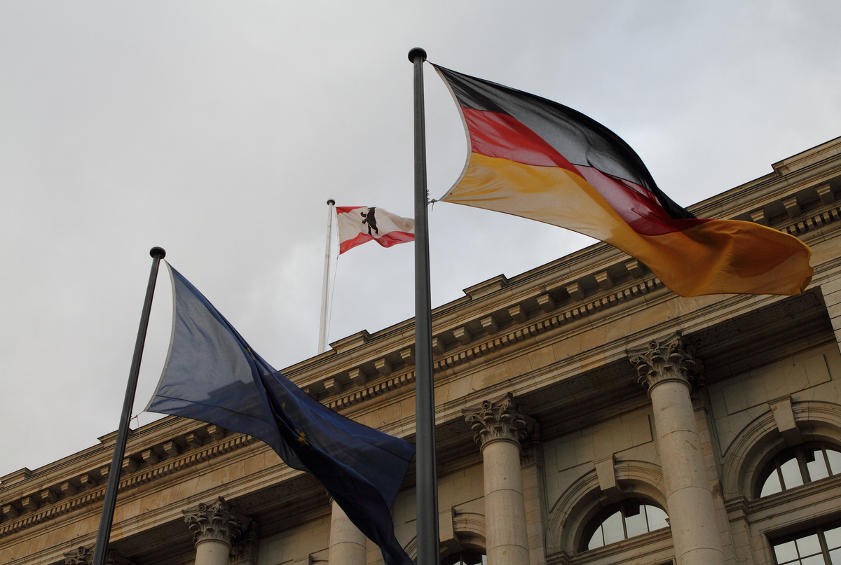 Świat wokół nas płonie, to nie czas na "Germany First"